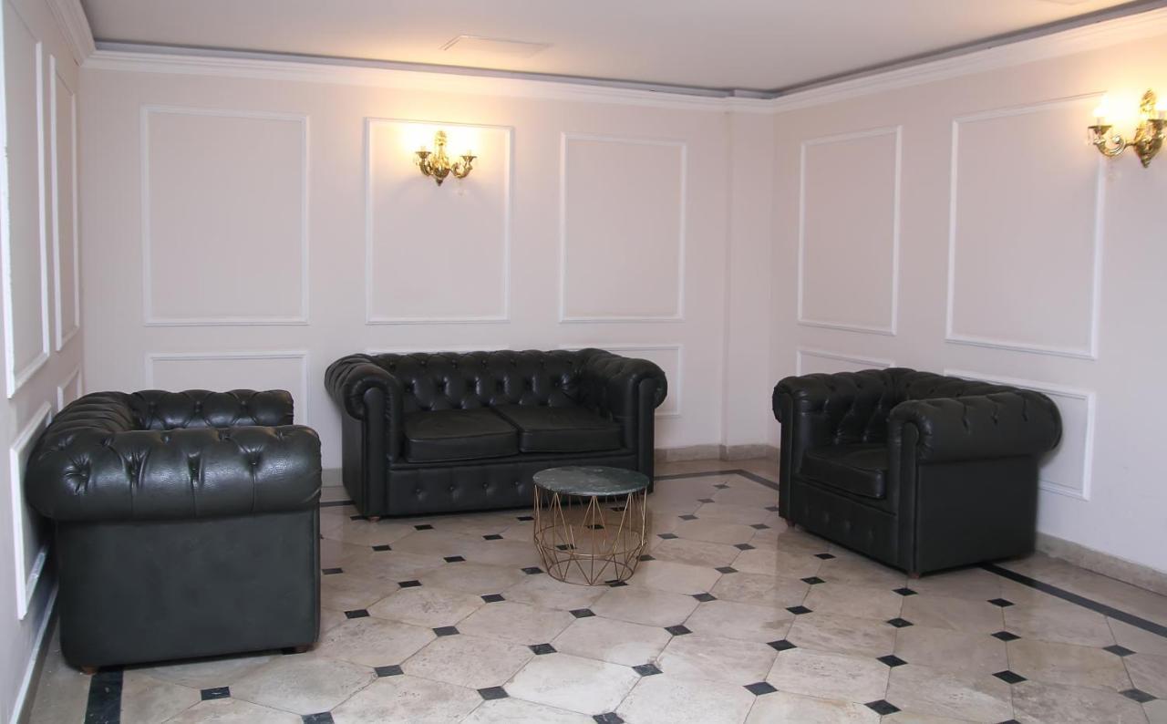 Parilament On Rustaveli 4 Rooms Tbilisi Exterior photo