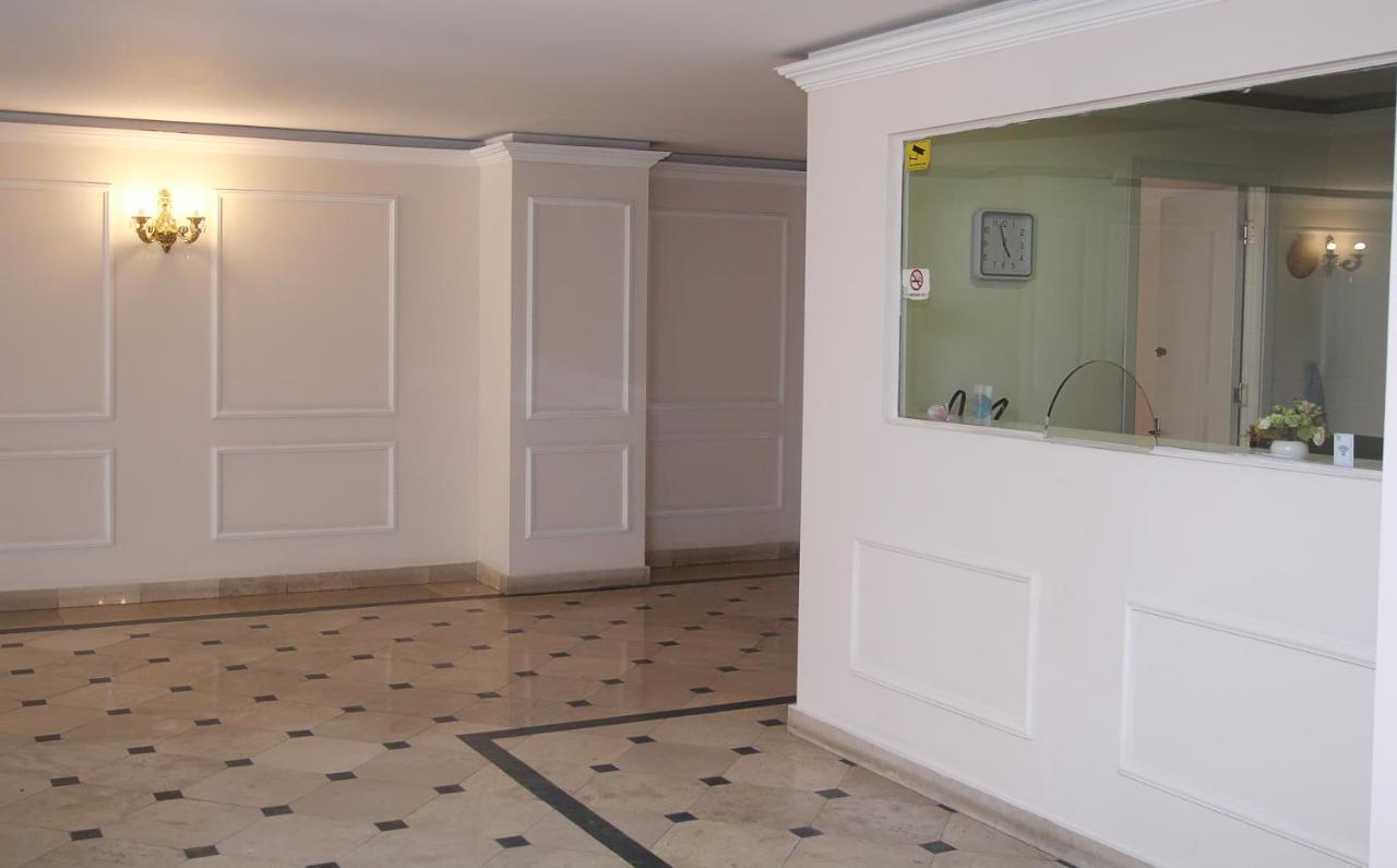 Parilament On Rustaveli 4 Rooms Tbilisi Exterior photo