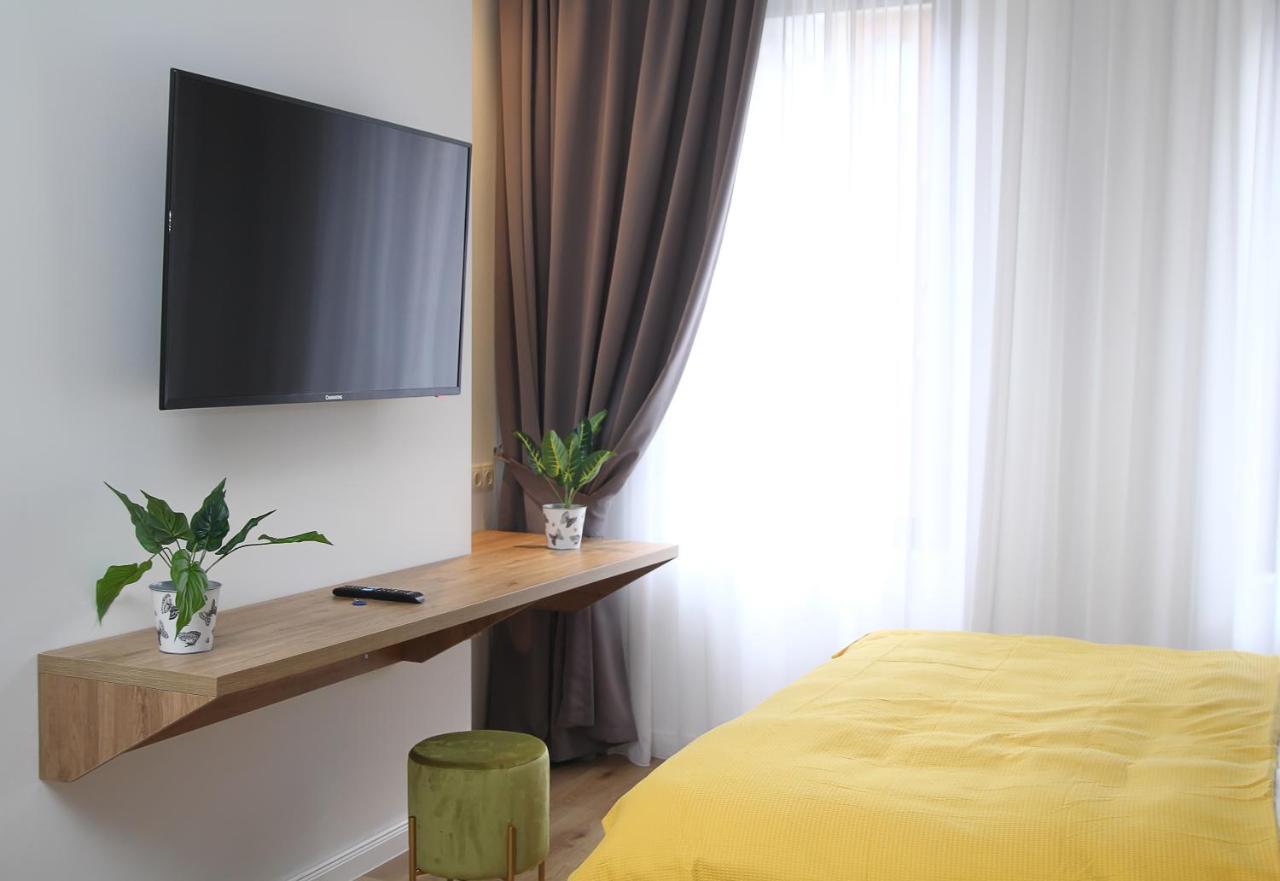 Parilament On Rustaveli 4 Rooms Tbilisi Exterior photo